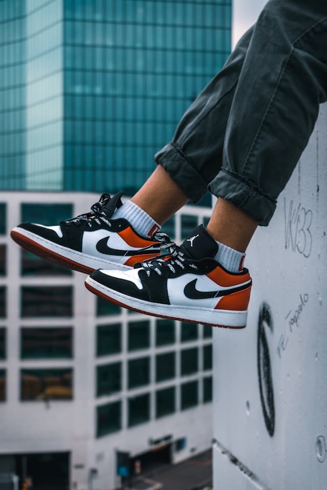 Nike's Online Presence Playbook: Leading the Digital Arena